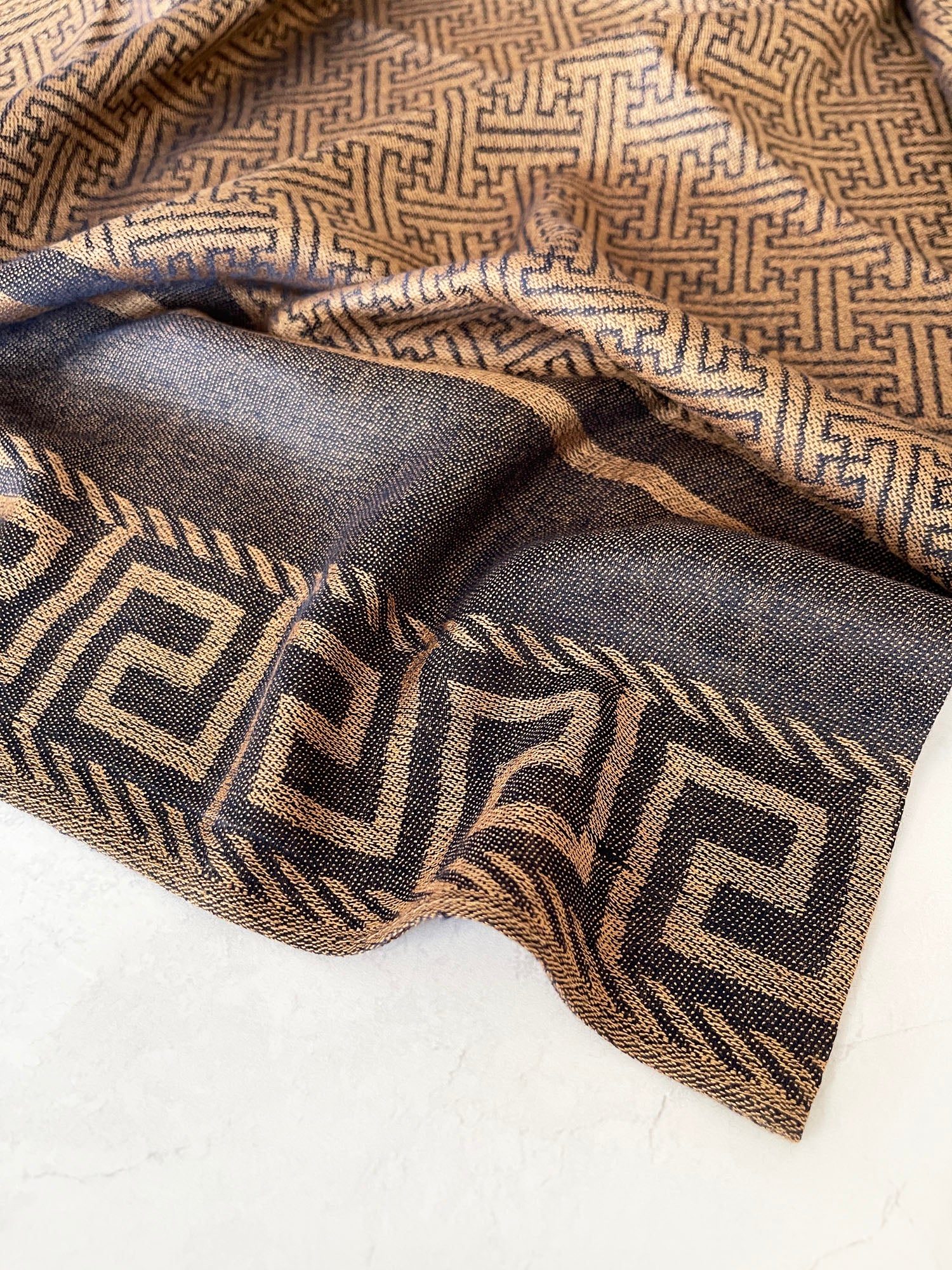 GEOMETRIC PLUM LIGHTWEIGHT PASHMINA SHAWL SCARF