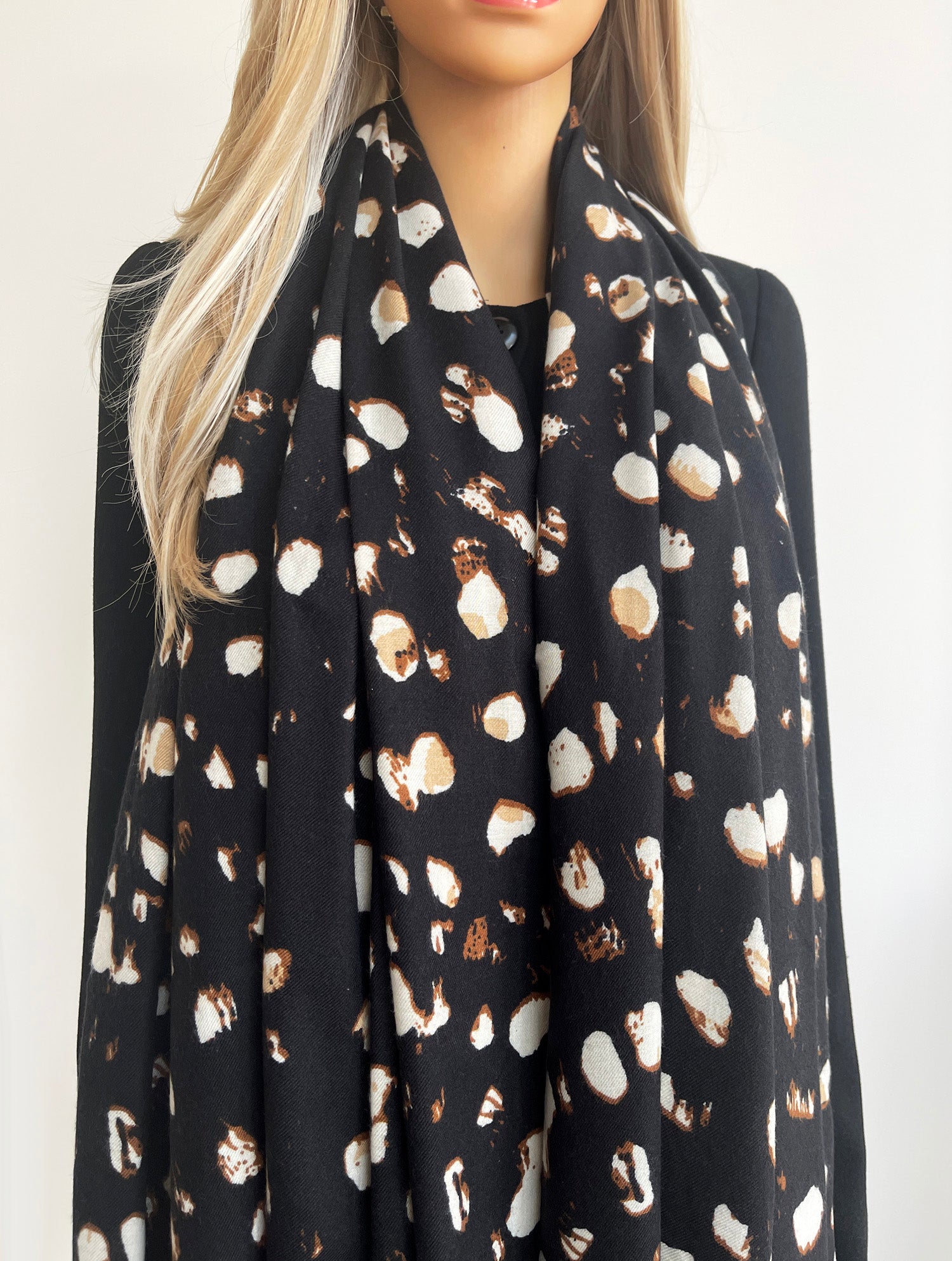 LARGE BLACK WOOL SPOTTY LEOPARD PRINT SCARF