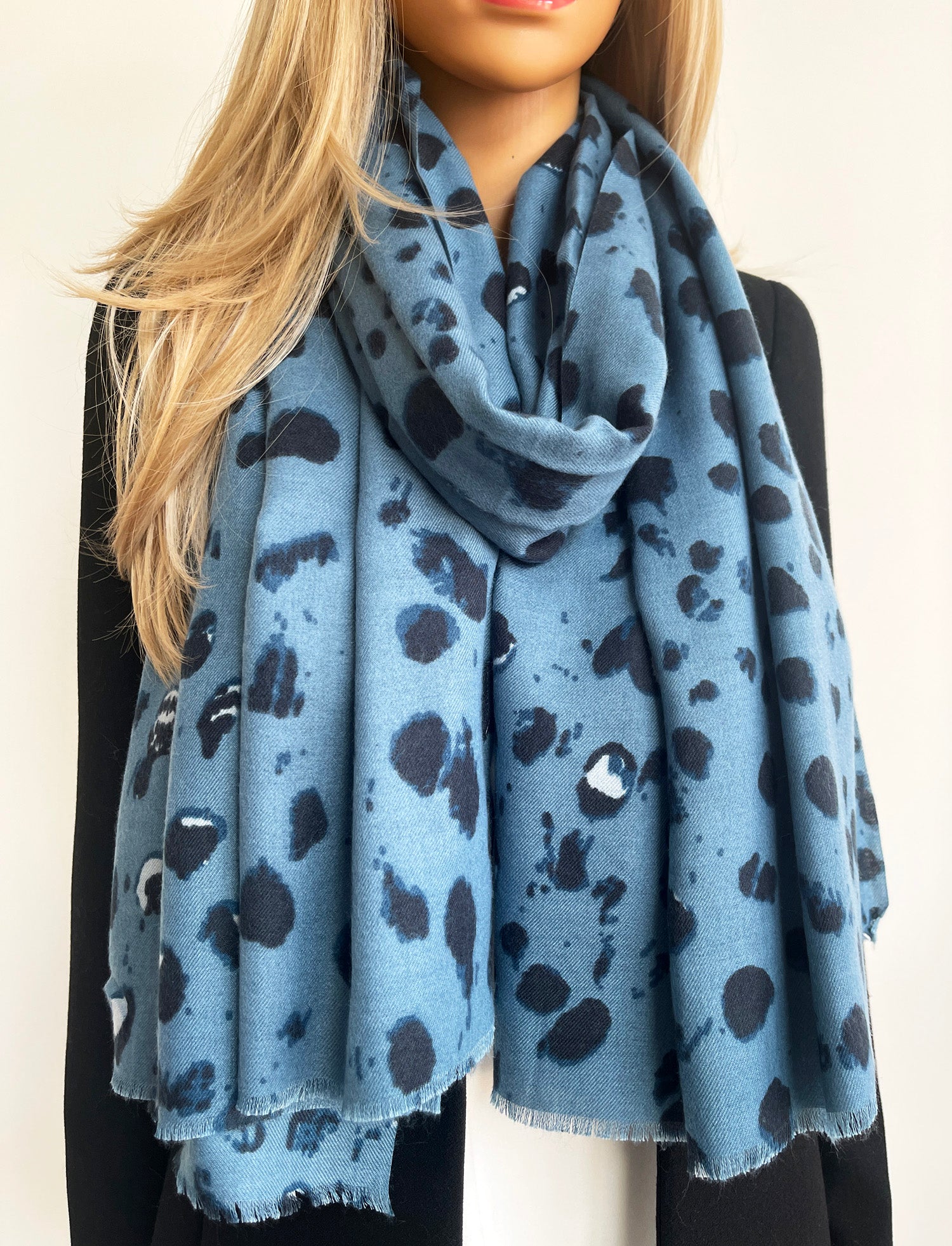 LARGE BLUE WOOL SPOTTY LEOPARD PRINT SCARF
