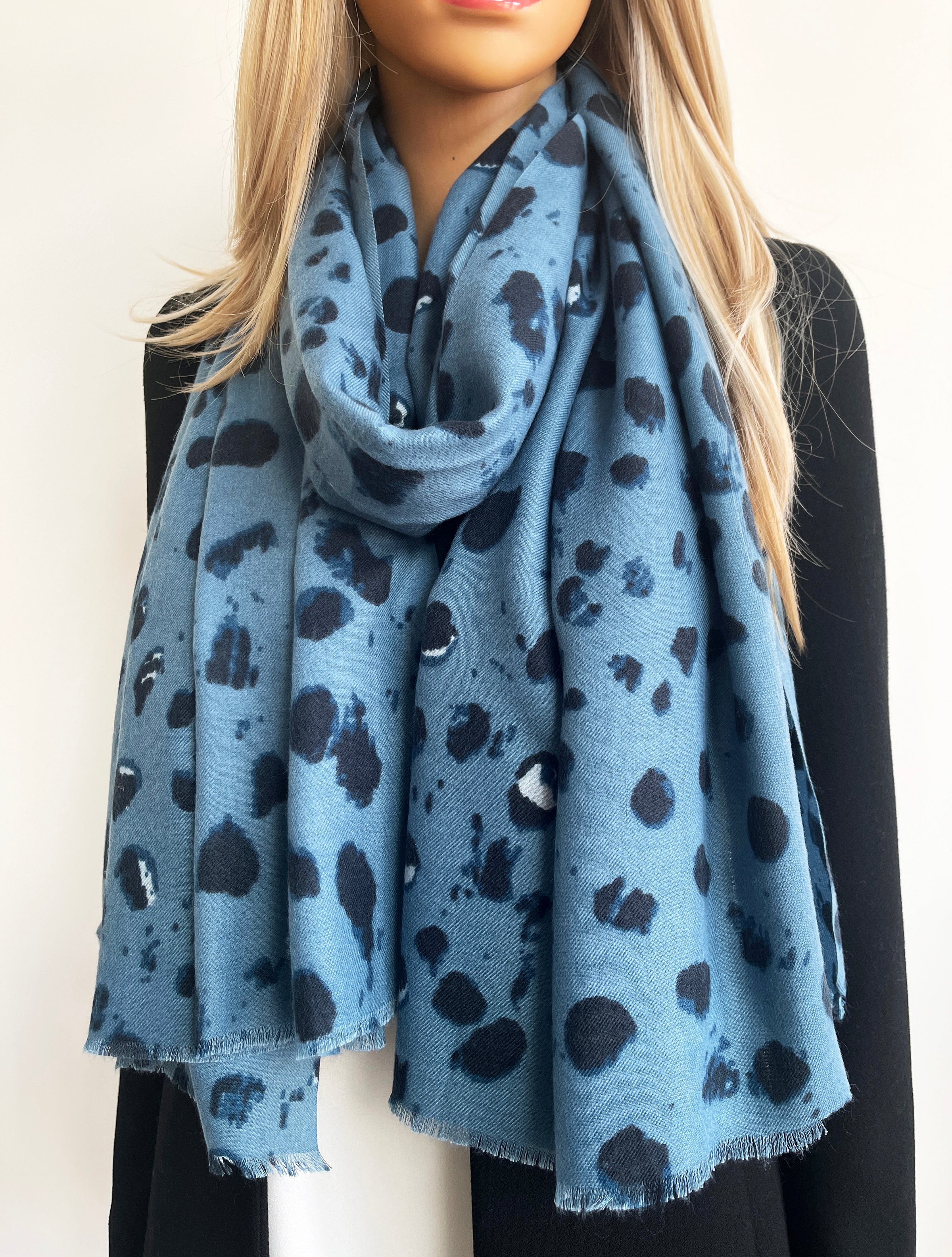 LARGE BLUE WOOL SPOTTY LEOPARD PRINT SCARF
