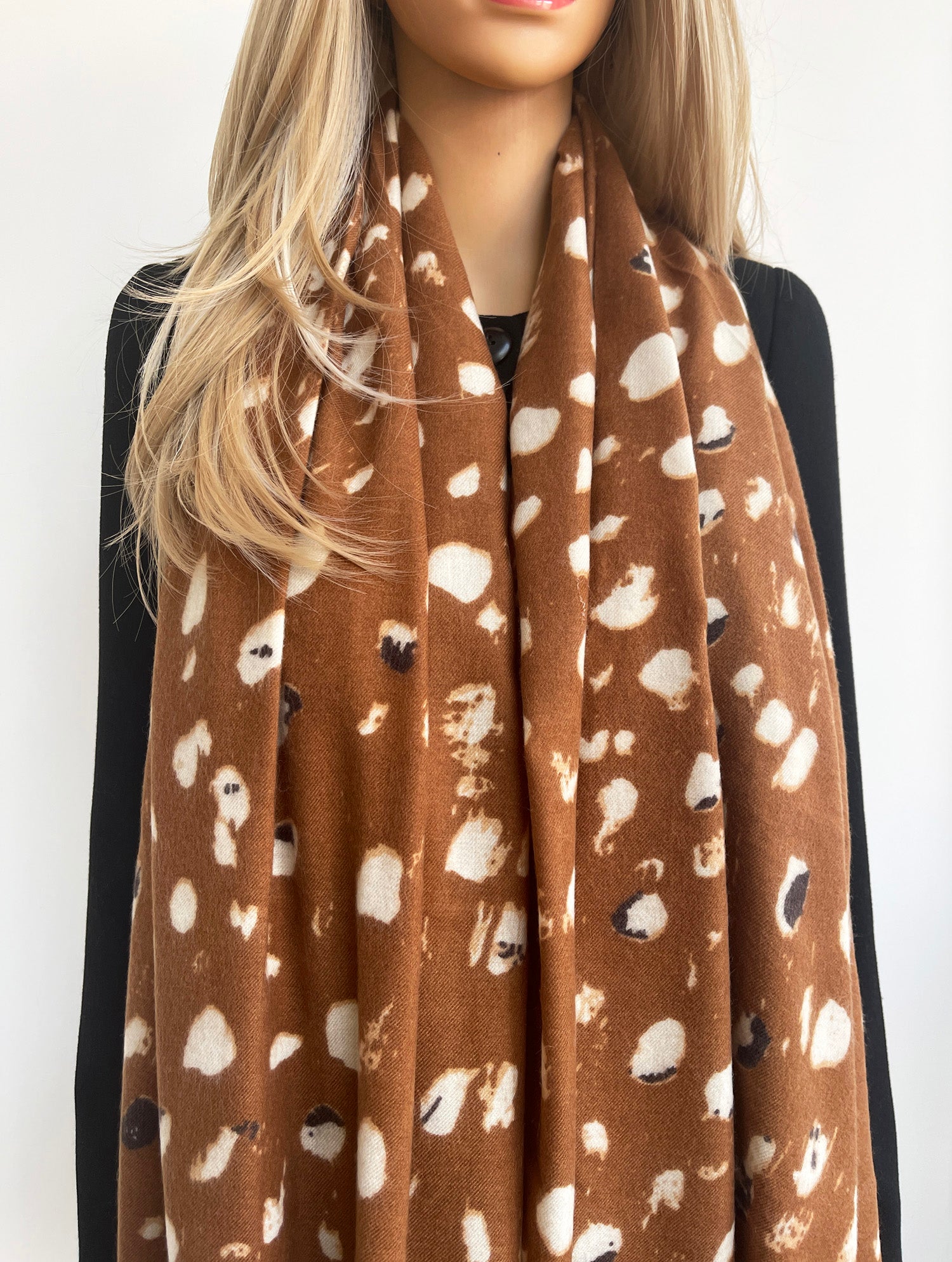 LARGE BROWN WOOL SPOTTY LEOPARD PRINT SCARF