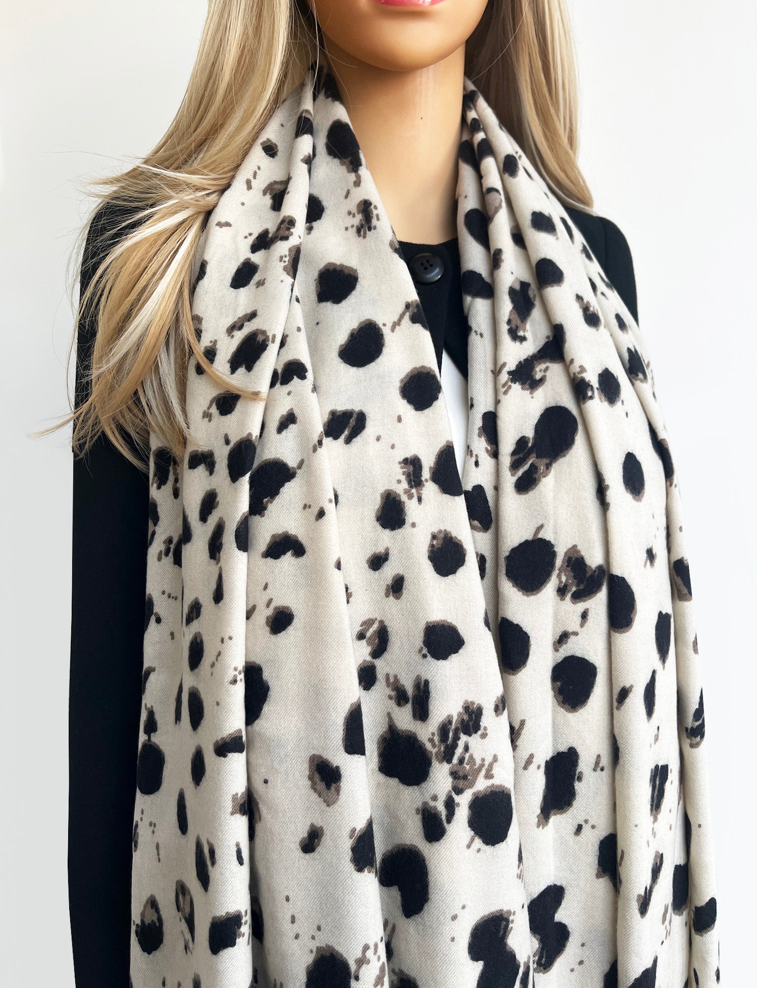 LARGE CREAM WOOL SPOTTY LEOPARD PRINT SCARF