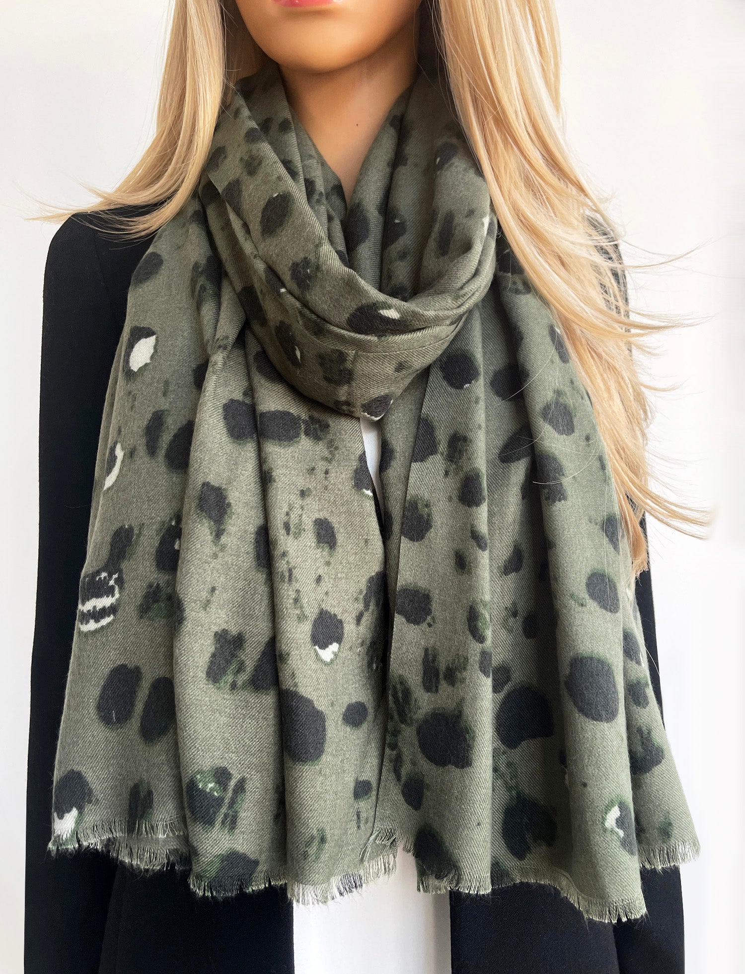 LARGE GREEN WOOL SPOTTY LEOPARD PRINT SCARF