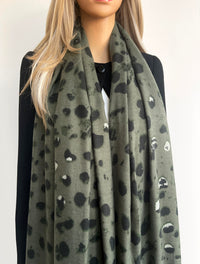 LARGE GREEN WOOL SPOTTY LEOPARD PRINT SCARF