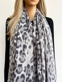 Ladies Leopard Print Scarf