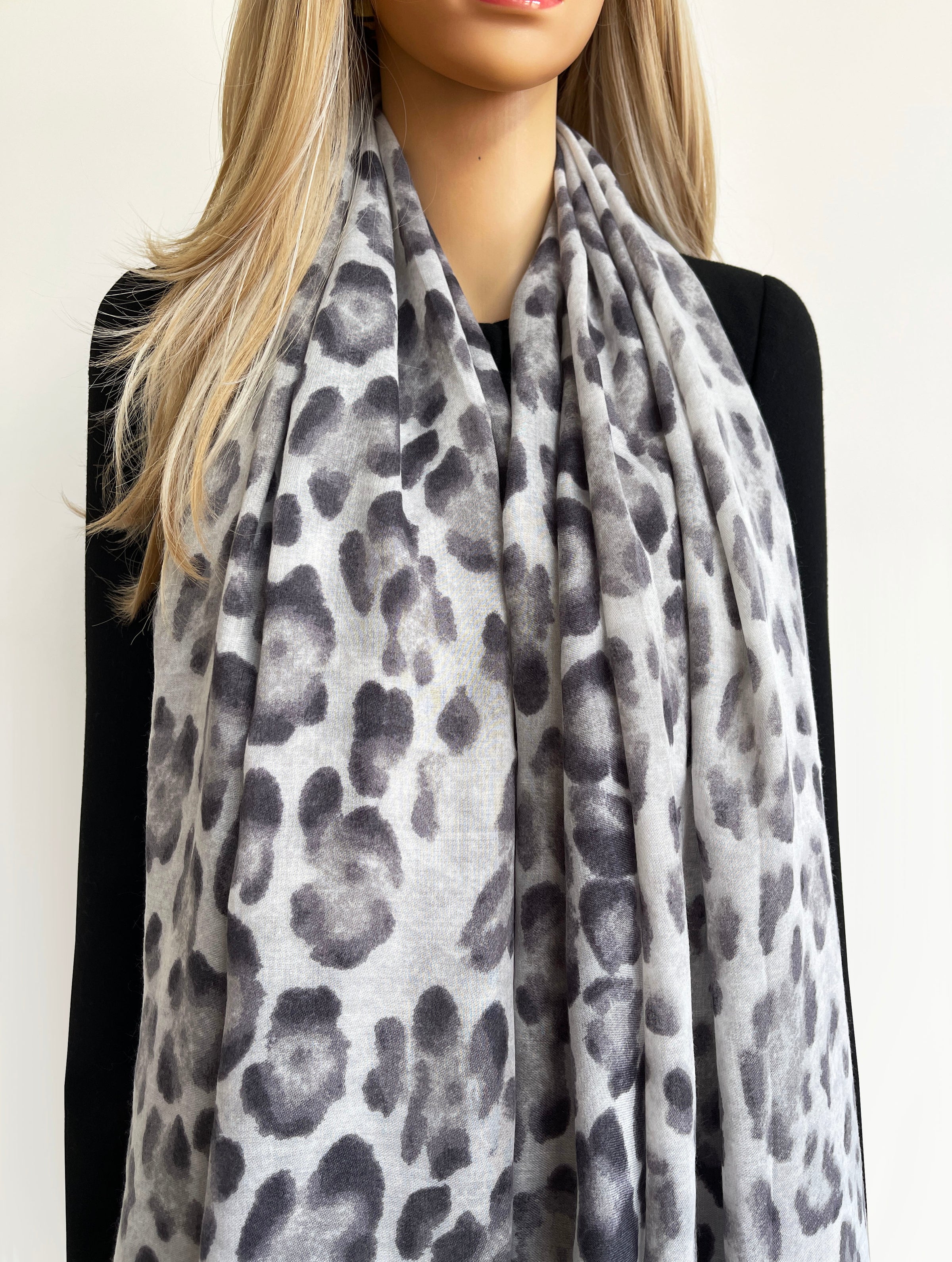 Ladies Leopard Print Scarf