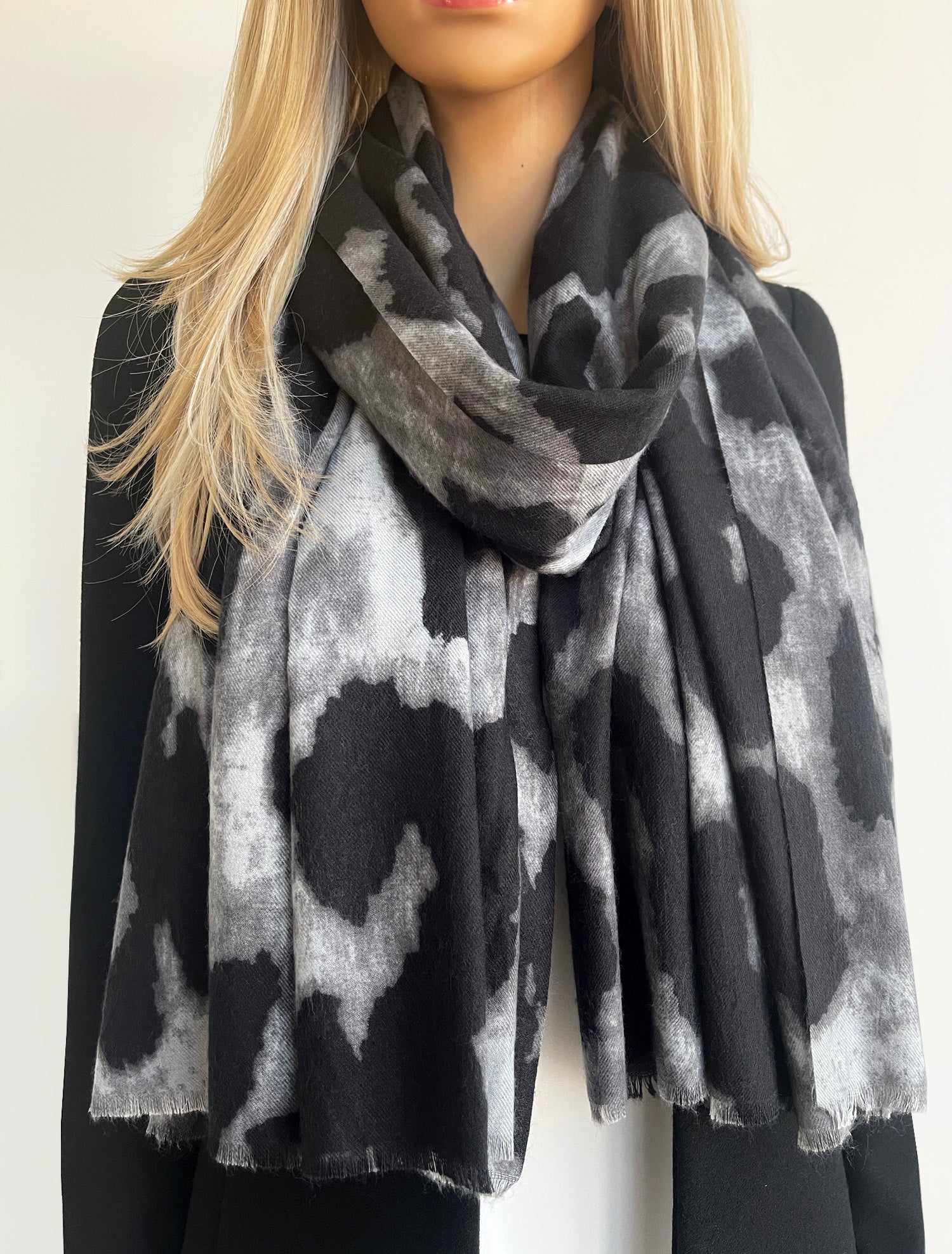 LARGE GREY WOOL BIG LEOPARD PRINT SCARF