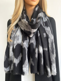 LARGE GREY WOOL BIG LEOPARD PRINT SCARF