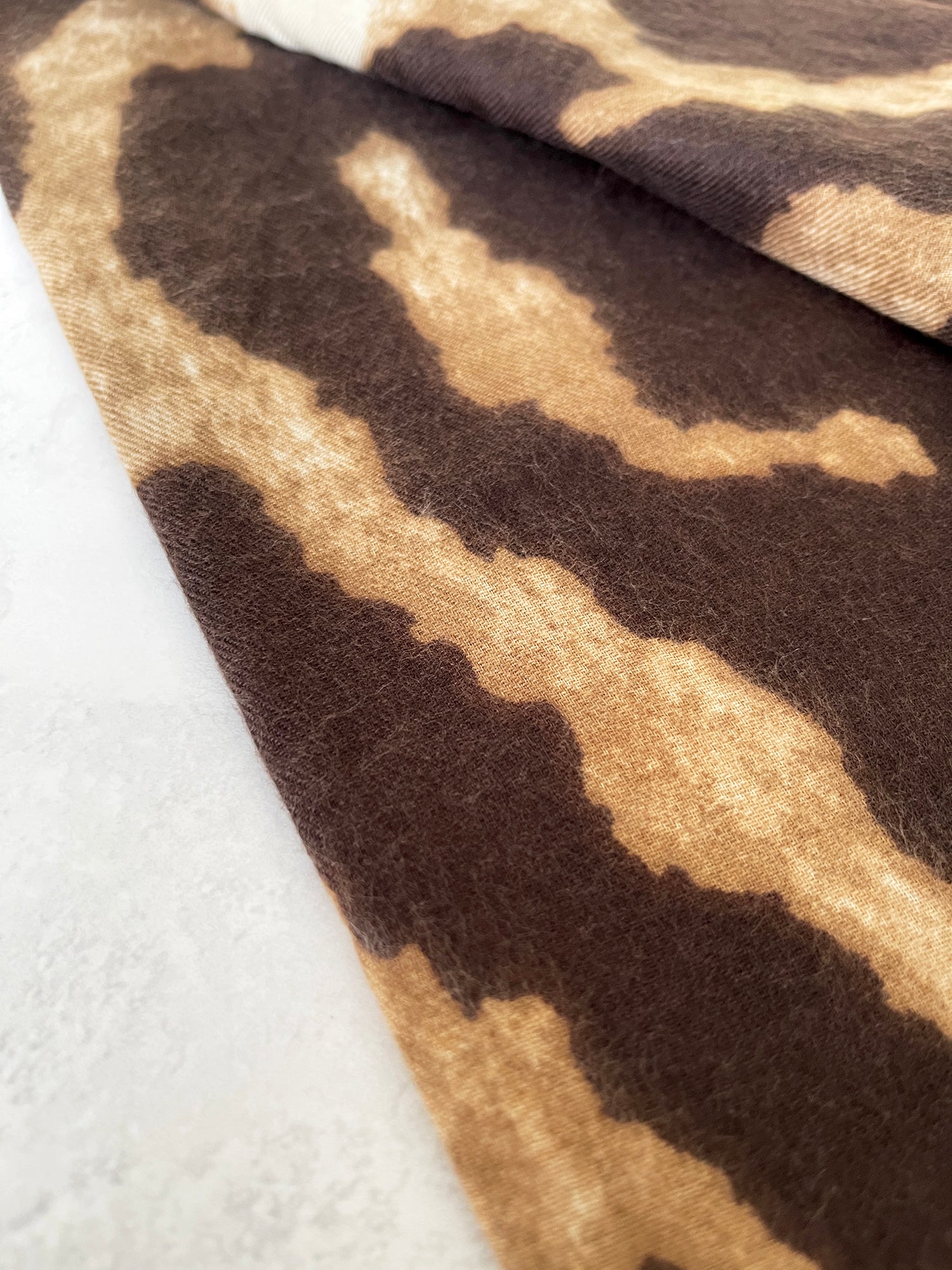 LARGE TAUPE WOOL BIG LEOPARD PRINT SCARF