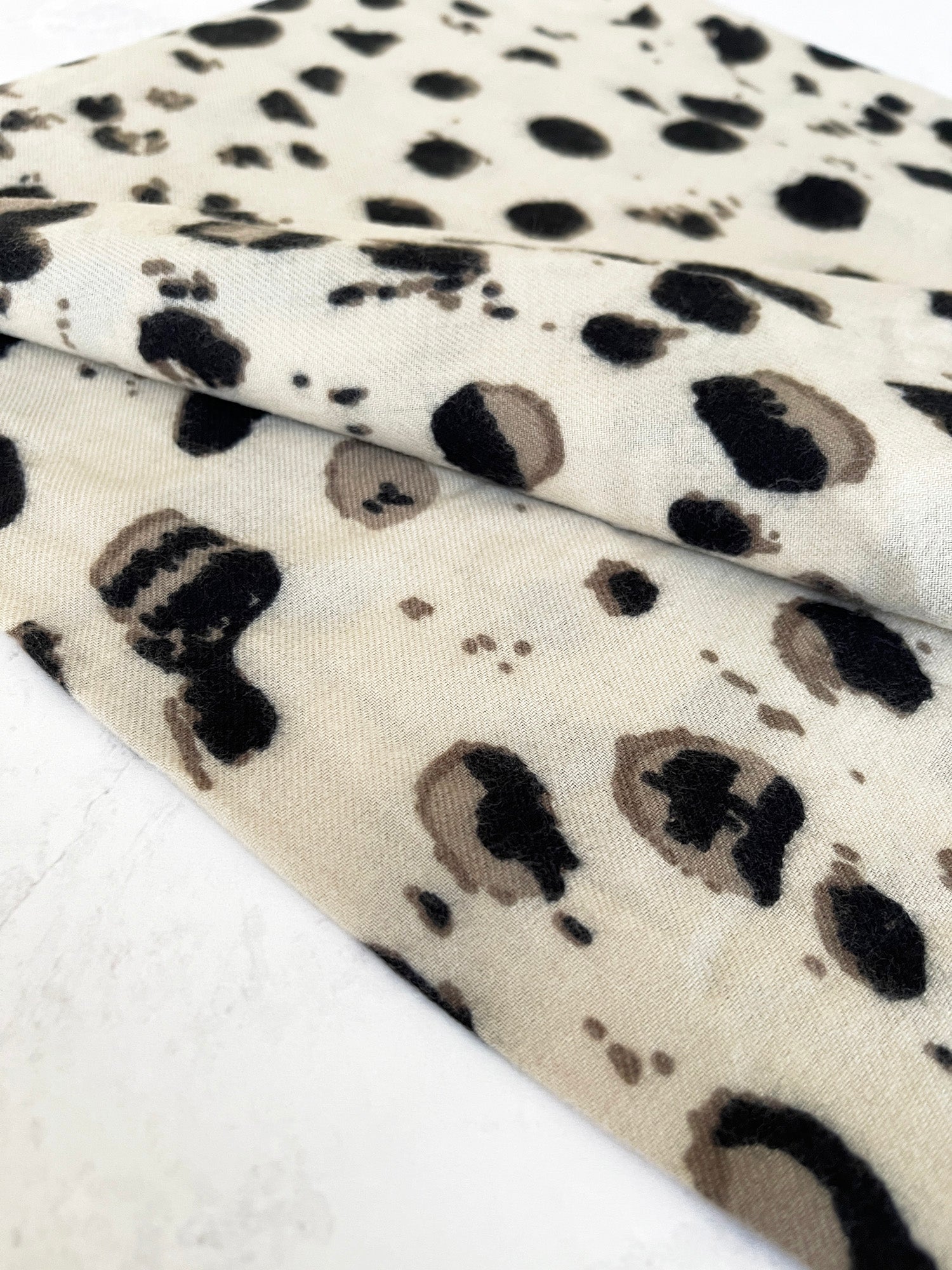 LARGE CREAM WOOL SPOTTY LEOPARD PRINT SCARF