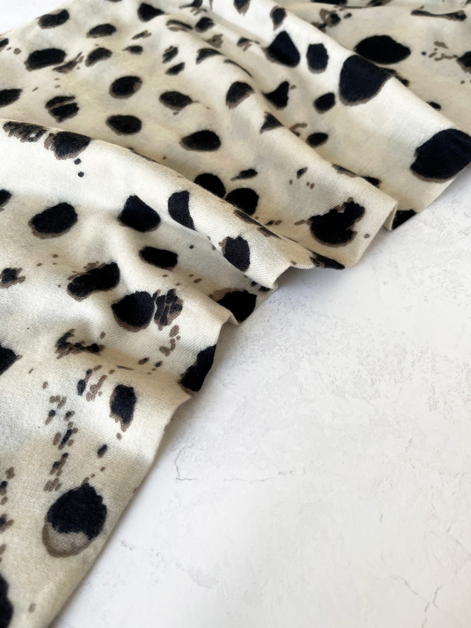 LARGE CREAM WOOL SPOTTY LEOPARD PRINT SCARF
