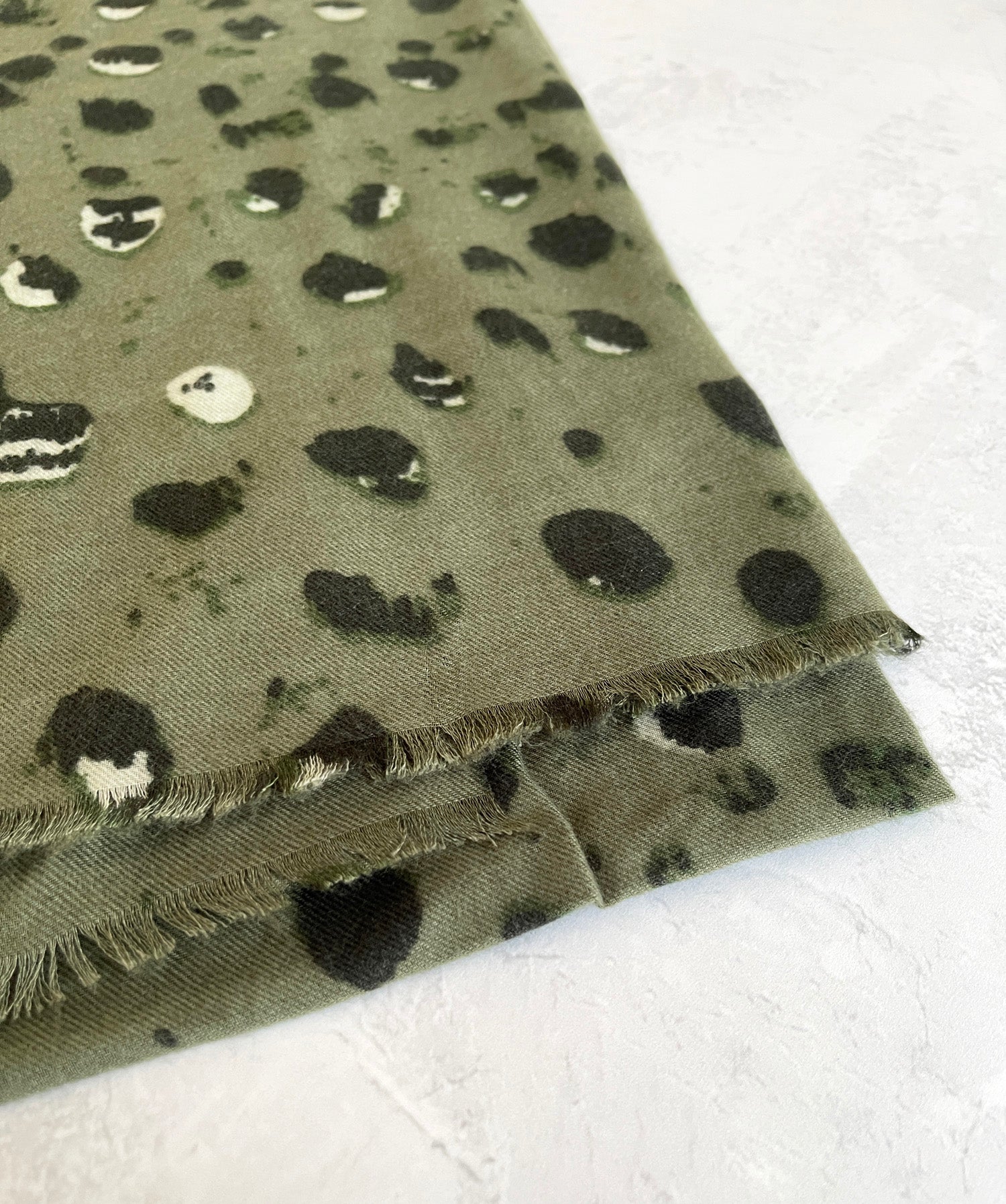 LARGE GREEN WOOL SPOTTY LEOPARD PRINT SCARF