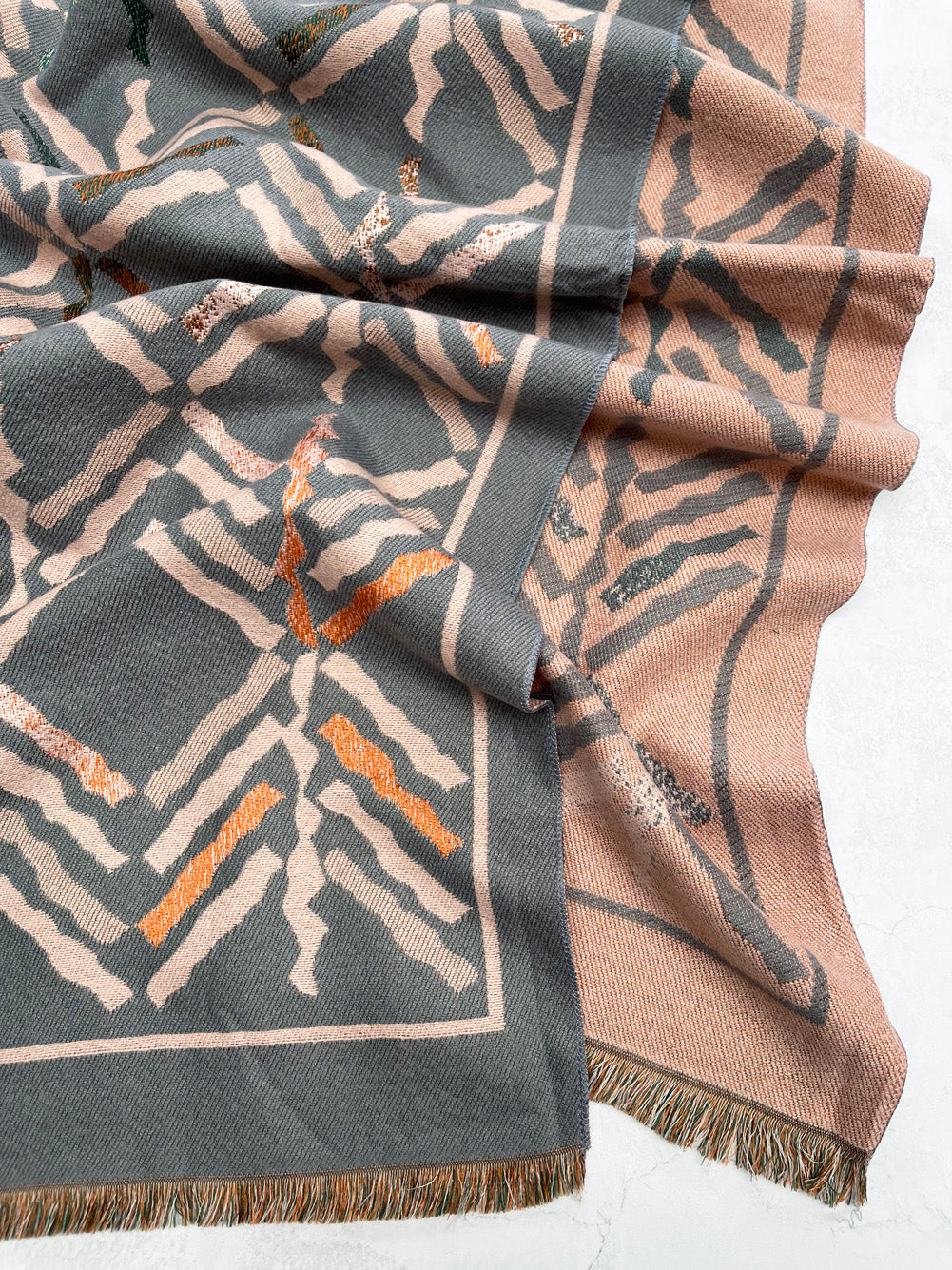 LARGE GREY RETRO PRINT REVERSIBLE WOOL WINTER SHAWL BLANKET SCARF