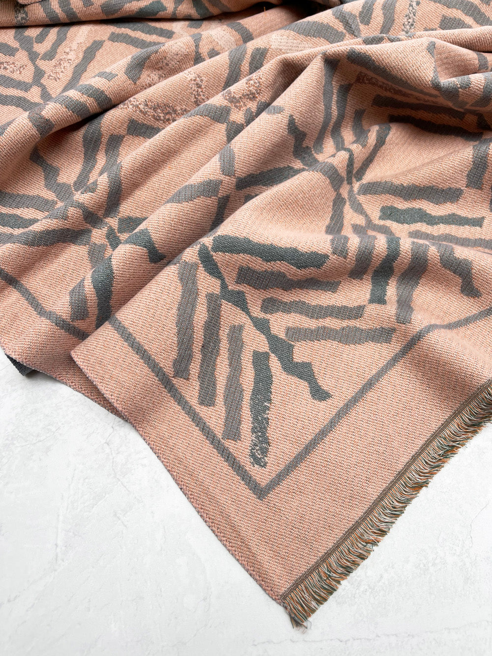 LARGE GREY RETRO PRINT REVERSIBLE WOOL WINTER SHAWL BLANKET SCARF