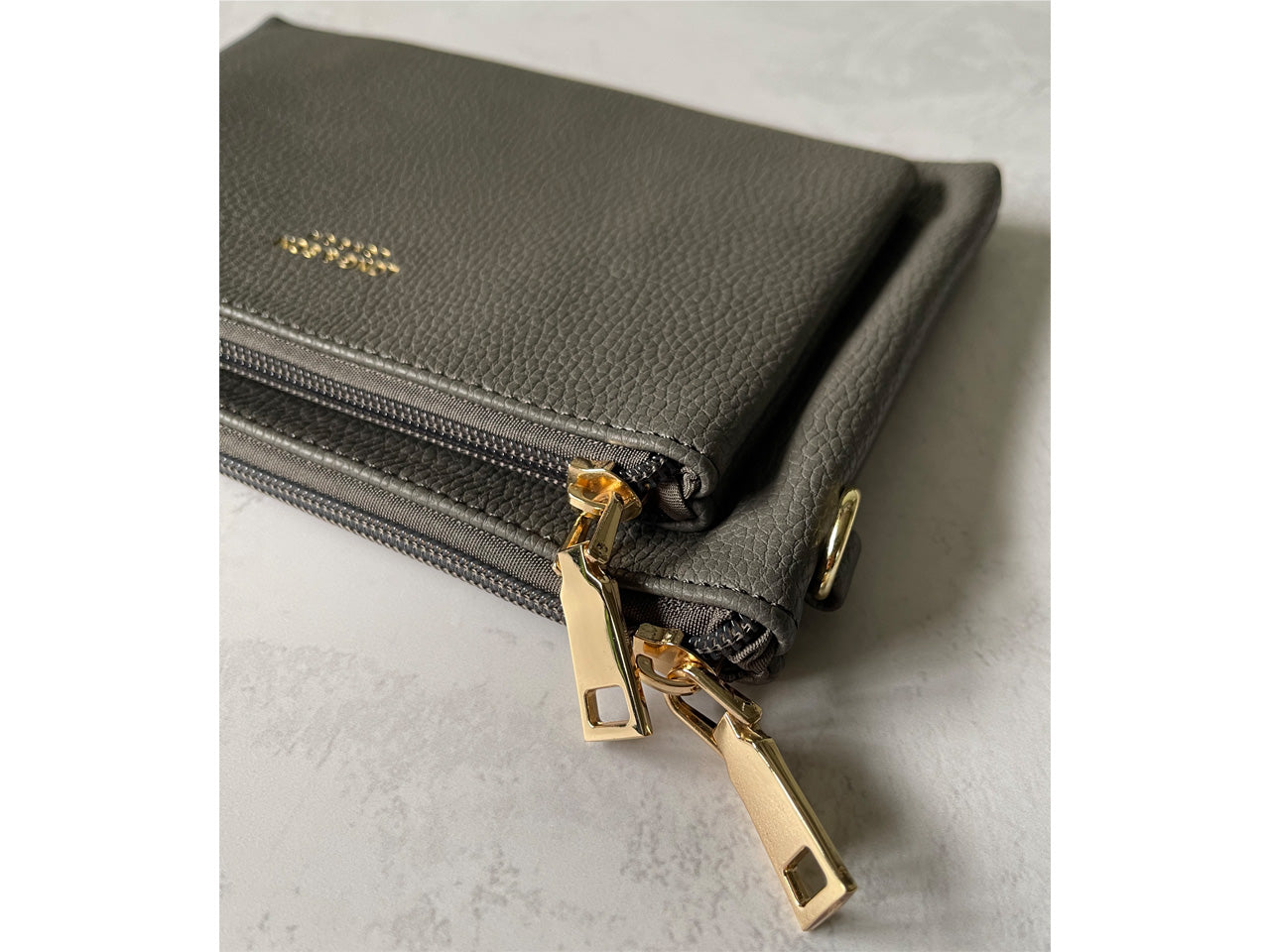 MULTI-POCKET CROSS BODY MESSENGER PURSE BAG WITH WRISTLET STRAP - DARK GREY