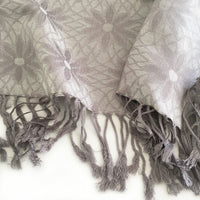 LARGE SILVER FLORAL DAISY PRINT GEOMETRIC REVERSIBLE PASHMINA SHAWL SCARF