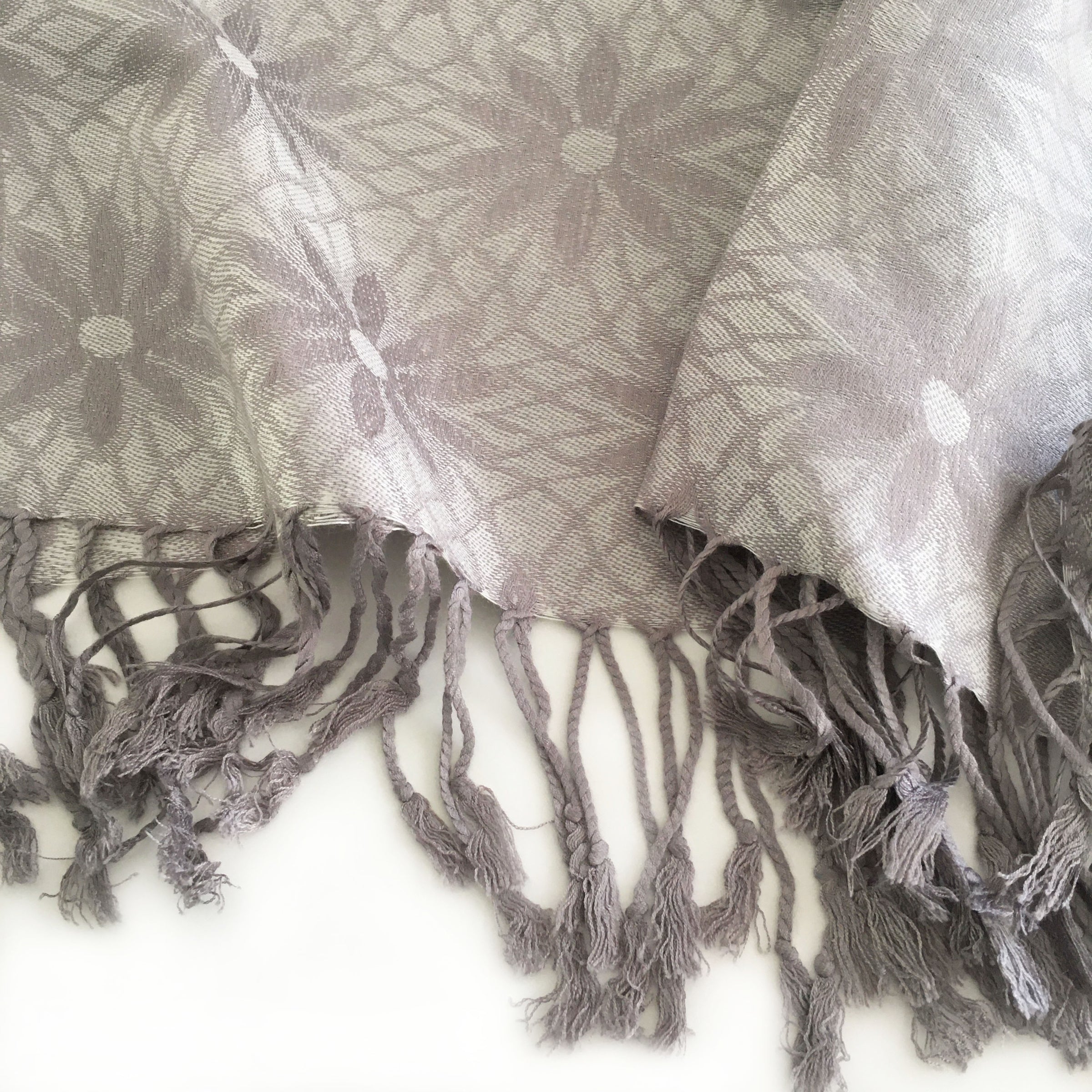 LARGE SILVER FLORAL DAISY PRINT GEOMETRIC REVERSIBLE PASHMINA SHAWL SCARF