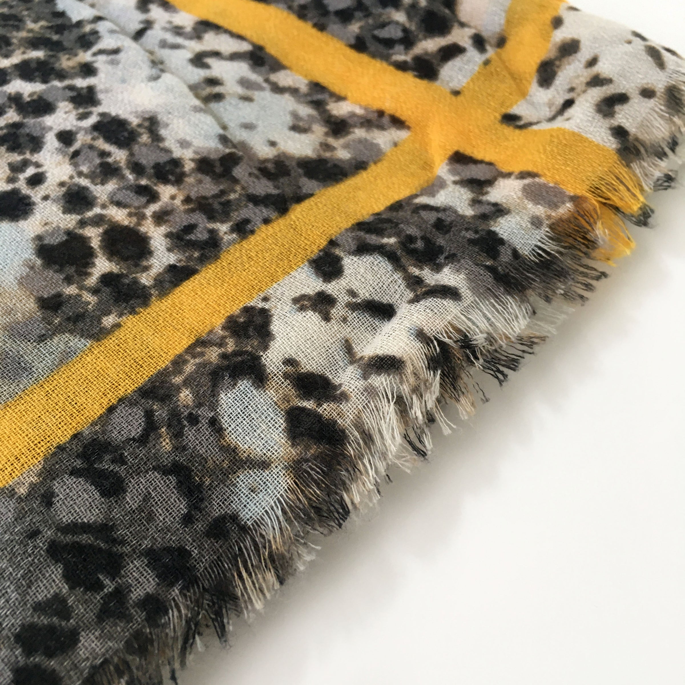 A-SHU LARGE BEIGE SNAKESKIN PRINT SHAWL SCARF WITH STRIPE - A-SHU.CO.UK