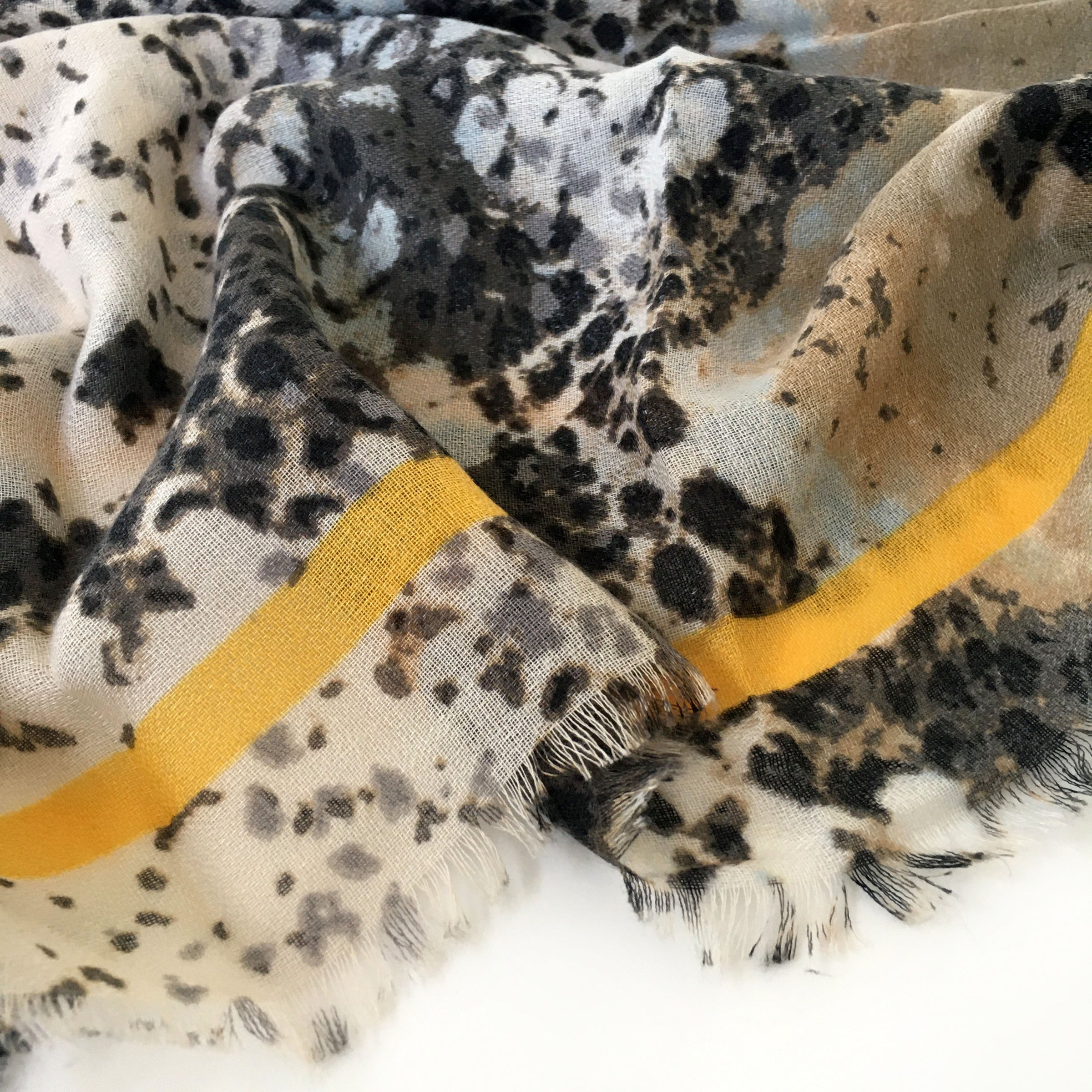 A-SHU LARGE BEIGE SNAKESKIN PRINT SHAWL SCARF WITH STRIPE - A-SHU.CO.UK