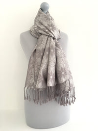 LARGE SILVER FLORAL DAISY PRINT GEOMETRIC REVERSIBLE PASHMINA SHAWL SCARF
