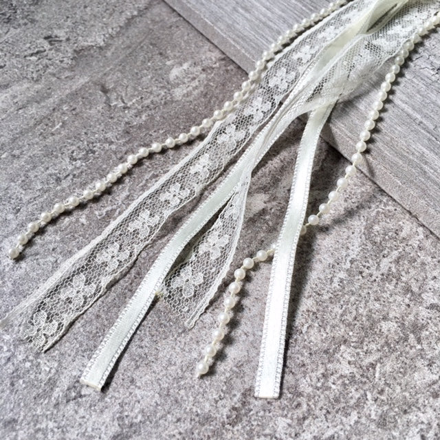 A-SHU PEARL AND RIBBON CREAM FABRIC FLOWER LACE CORSAGE CLIP - A-SHU.CO.UK