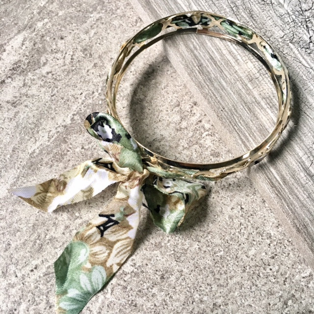 A-SHU BOHO INSPIRED GOLD PEARL GREEN FLORAL MIXED BANGLE SET - A-SHU.CO.UK