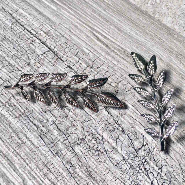 A-SHU SET OF 2 SILVER LEAF COLLAR PINS / BROOCH PINS - A-SHU.CO.UK