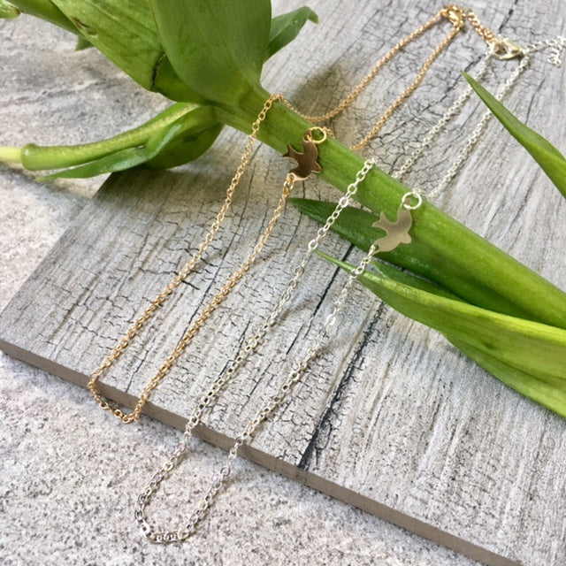 A-SHU SHORT GOLD DELICATE FLYING BIRD CHARM NECKLACE - A-SHU.CO.UK