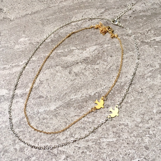 A-SHU SHORT GOLD DELICATE FLYING BIRD CHARM NECKLACE - A-SHU.CO.UK