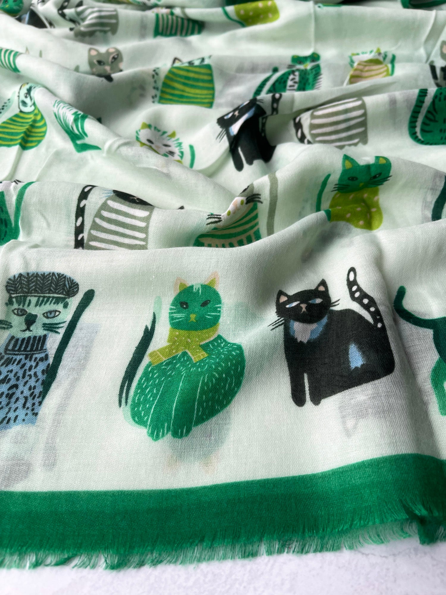 CREAM AND GREEN LIGHTWEIGHT BORDER CAT SCARF