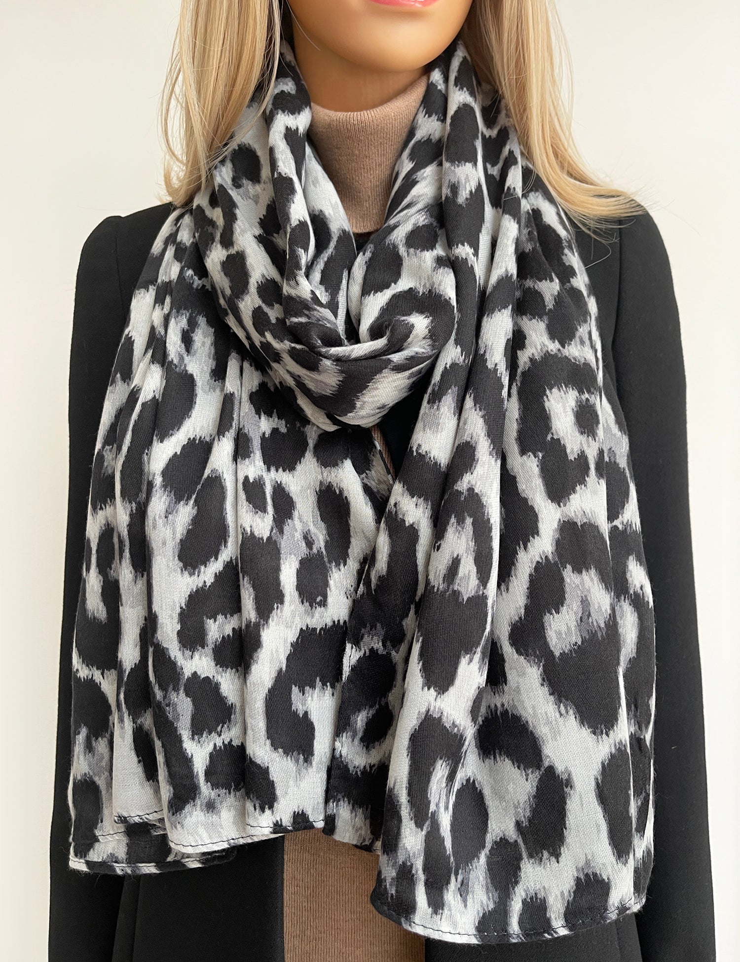 GREY COTTON BLEND CLASSIC LEOPARD PRINT SCARF