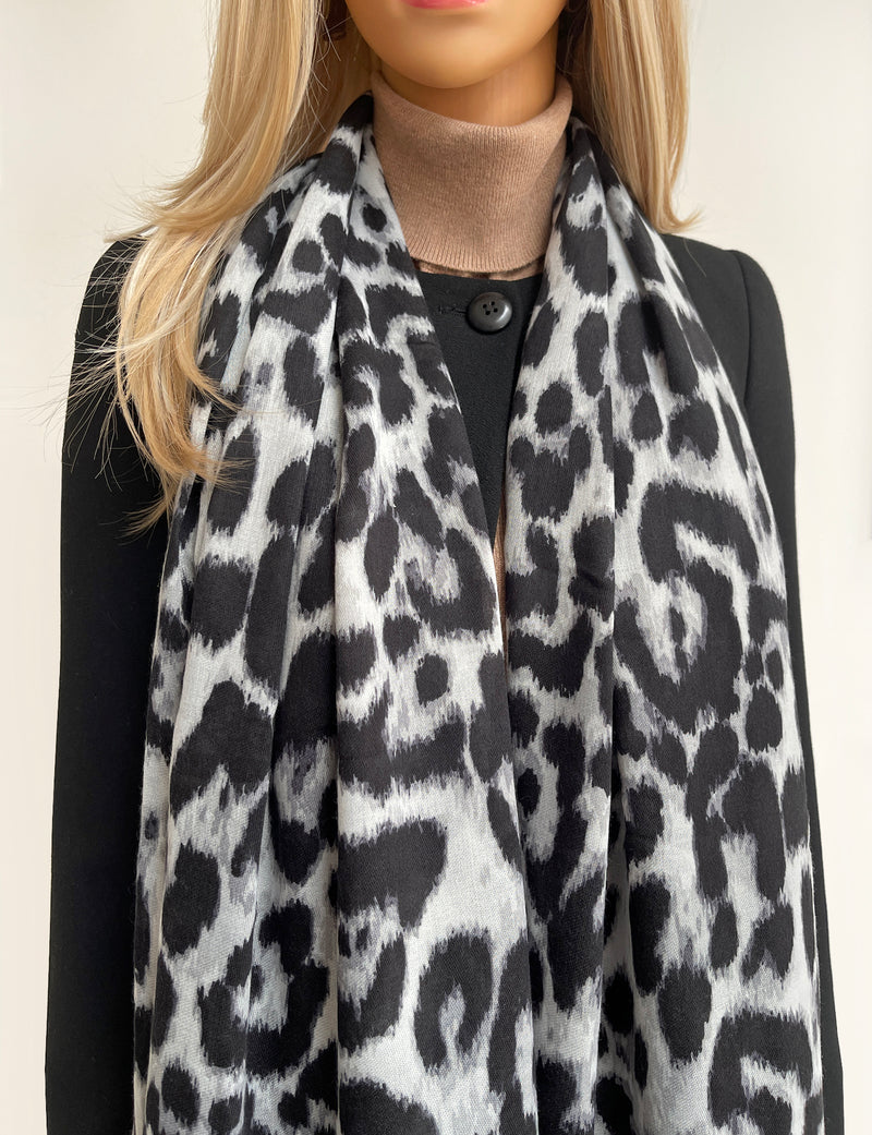 GREY COTTON BLEND CLASSIC LEOPARD PRINT SCARF