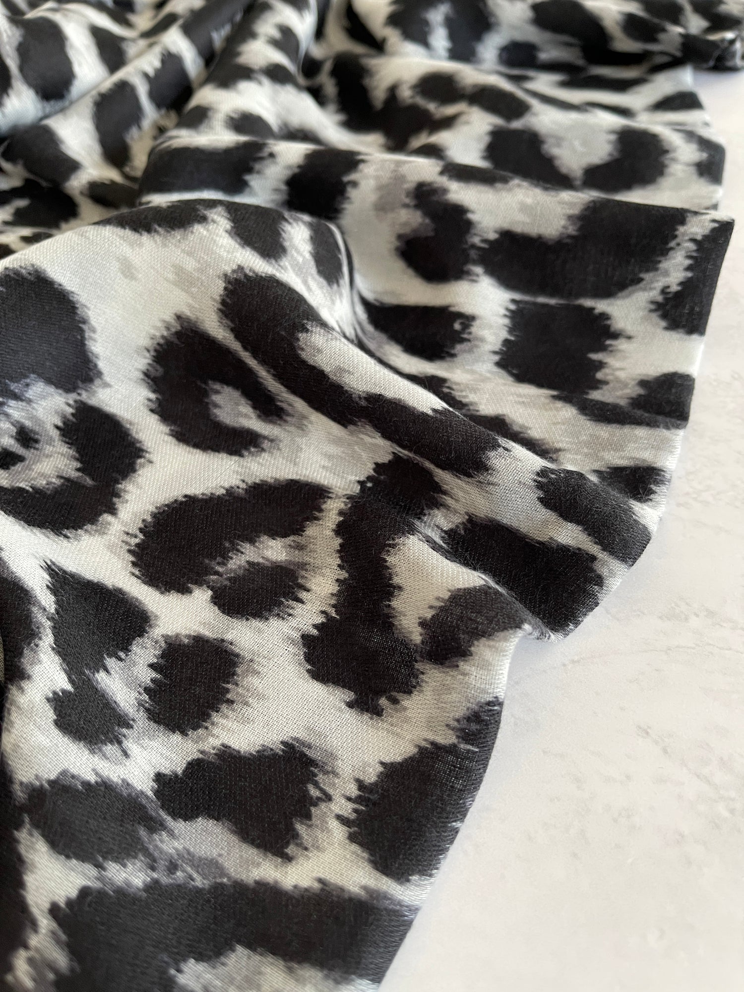 GREY COTTON BLEND CLASSIC LEOPARD PRINT SCARF