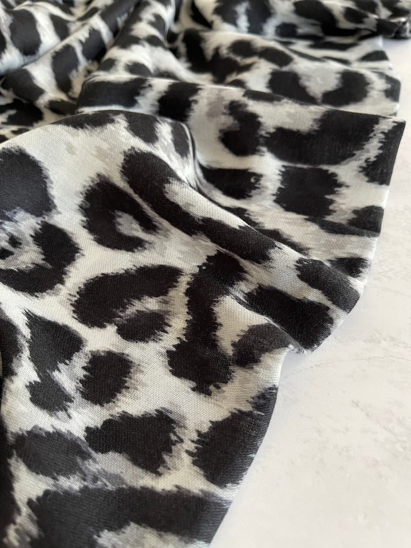 GREY COTTON BLEND CLASSIC LEOPARD PRINT SCARF