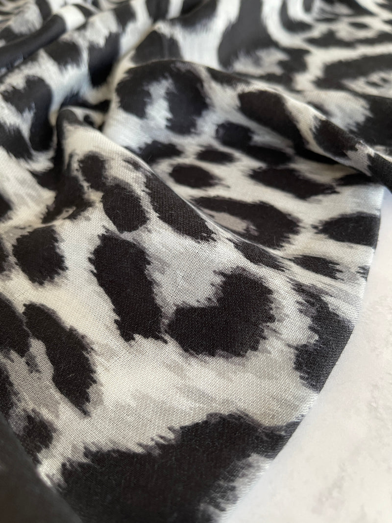 GREY COTTON BLEND CLASSIC LEOPARD PRINT SCARF