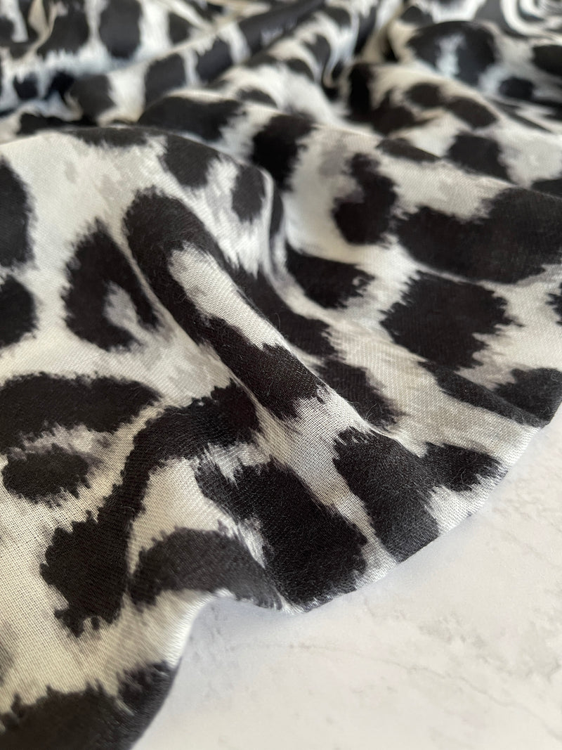 GREY COTTON BLEND CLASSIC LEOPARD PRINT SCARF