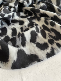 GREY COTTON BLEND CLASSIC LEOPARD PRINT SCARF