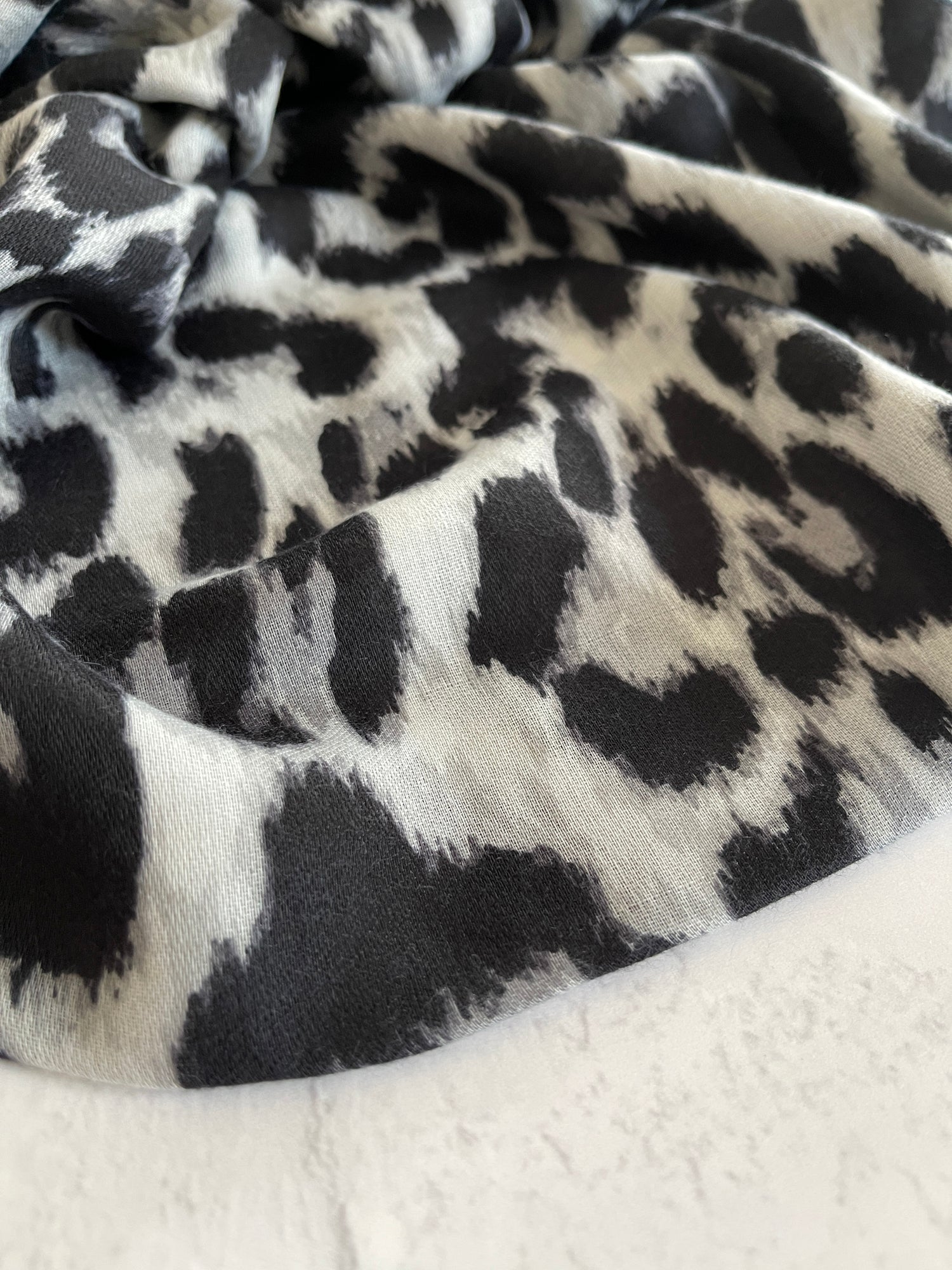 GREY COTTON BLEND CLASSIC LEOPARD PRINT SCARF