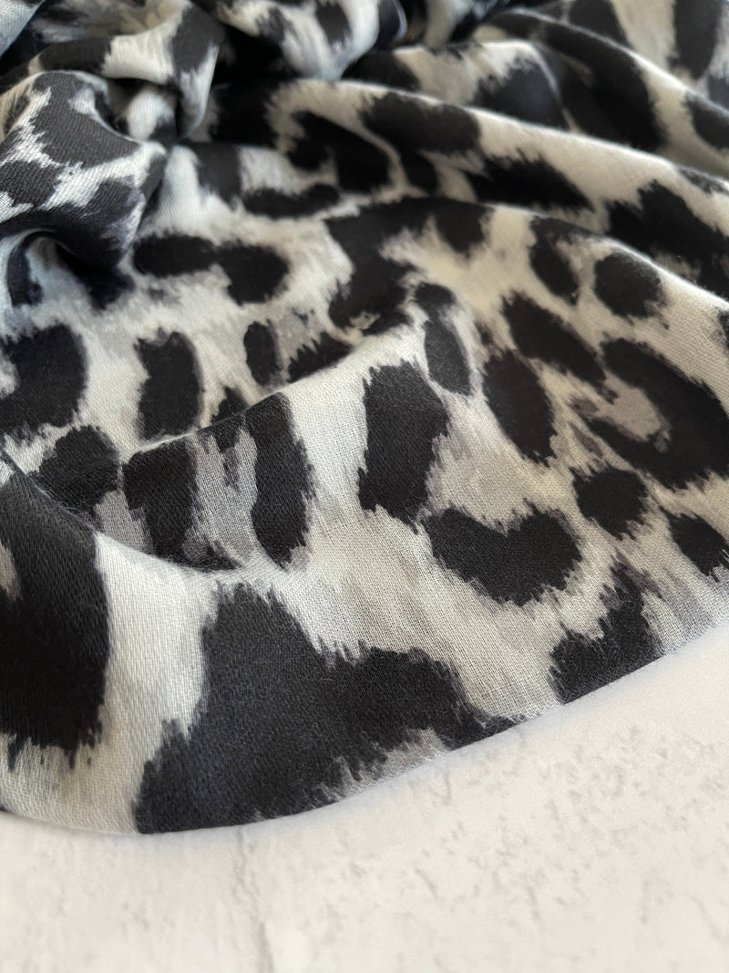 GREY COTTON BLEND CLASSIC LEOPARD PRINT SCARF