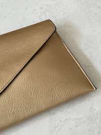 METALLIC GOLD OVER-SIZED ENVELOPE CLUTCH BAG WITH LONG CROSS BODY AND WRISTLET STRAP