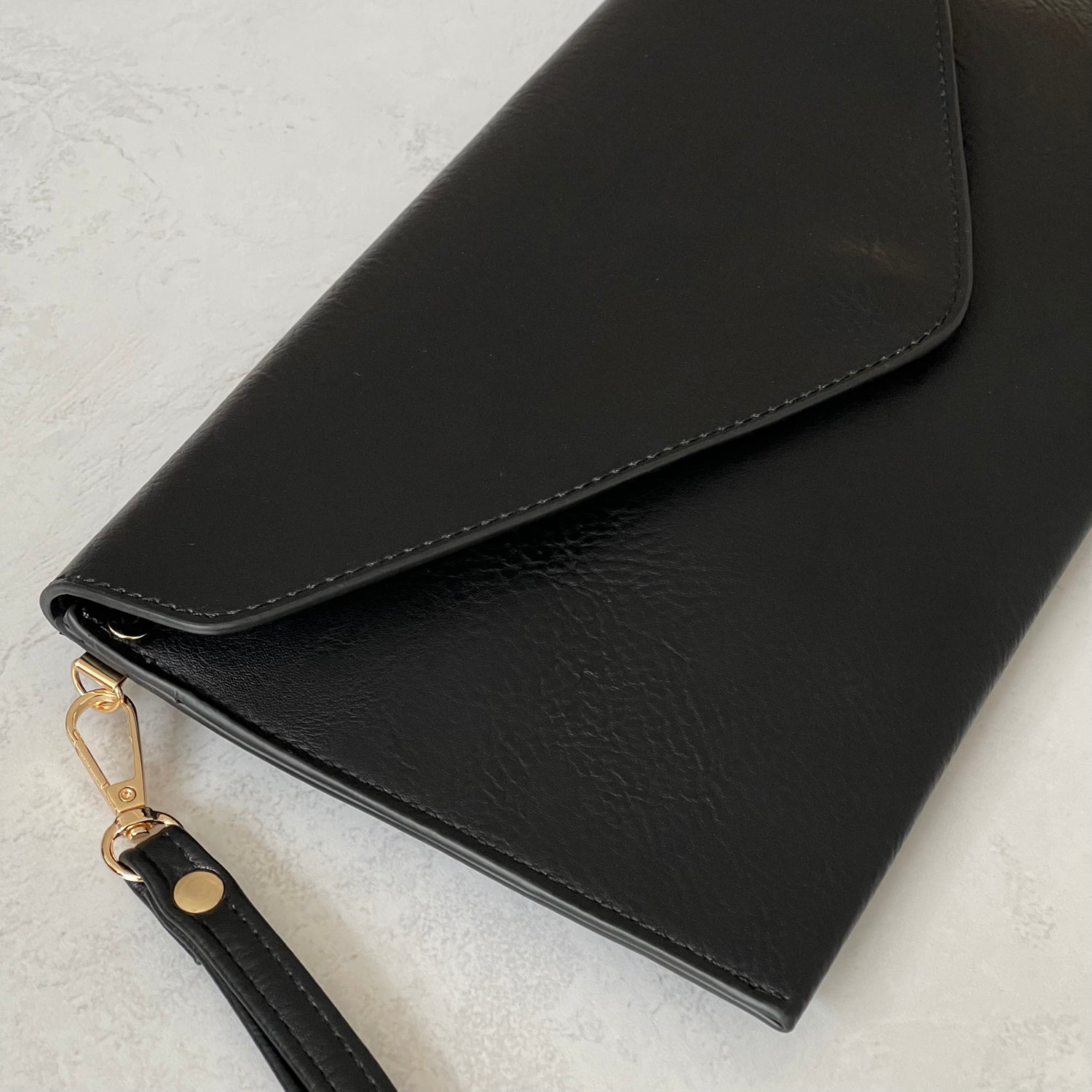 Charming Original Vintage Mid Century Black & Beige Faux Leather Envelope  Clutch Purse With Hand Strap - Etsy