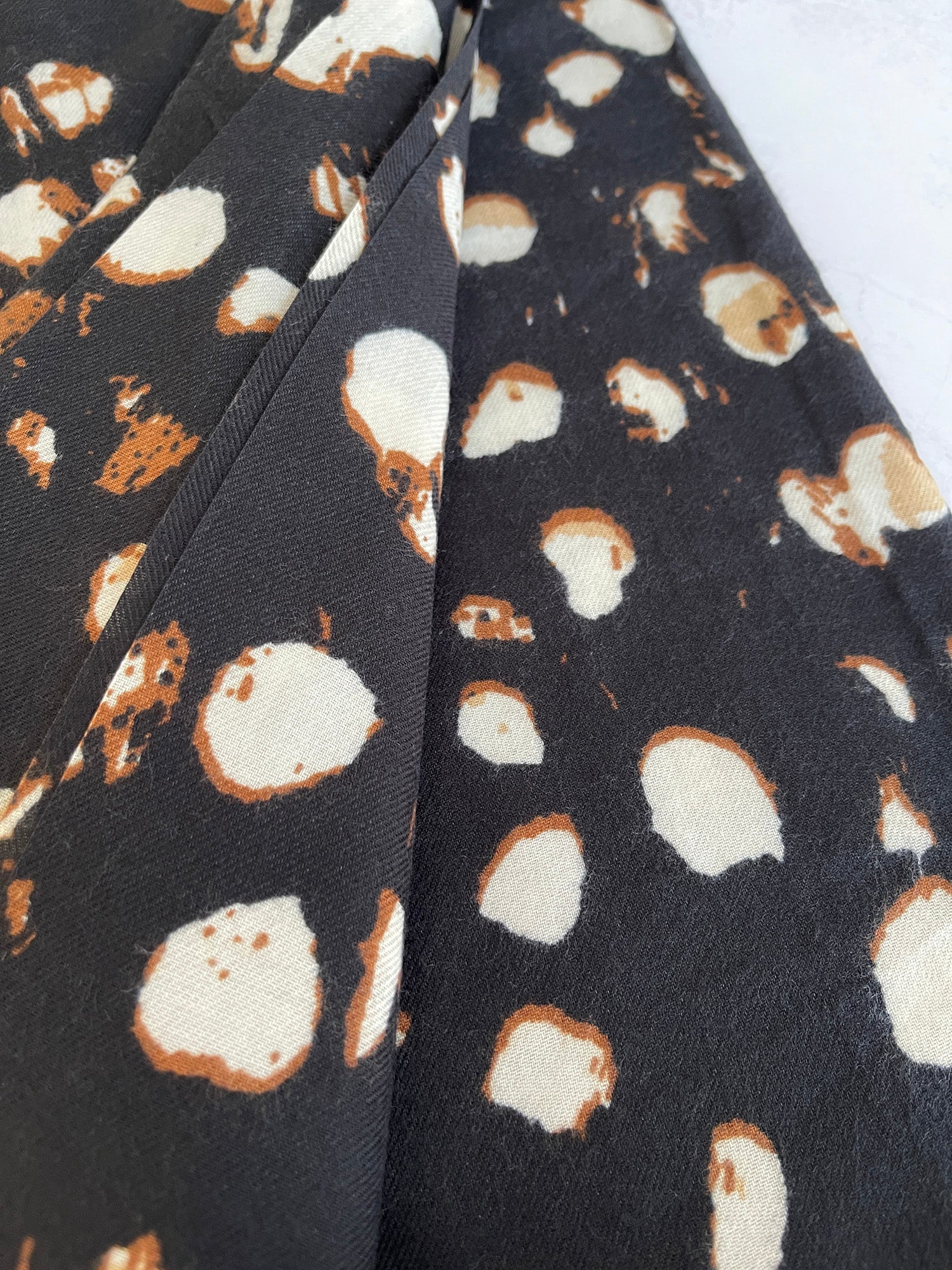 LARGE BLACK WOOL SPOTTY LEOPARD PRINT SCARF