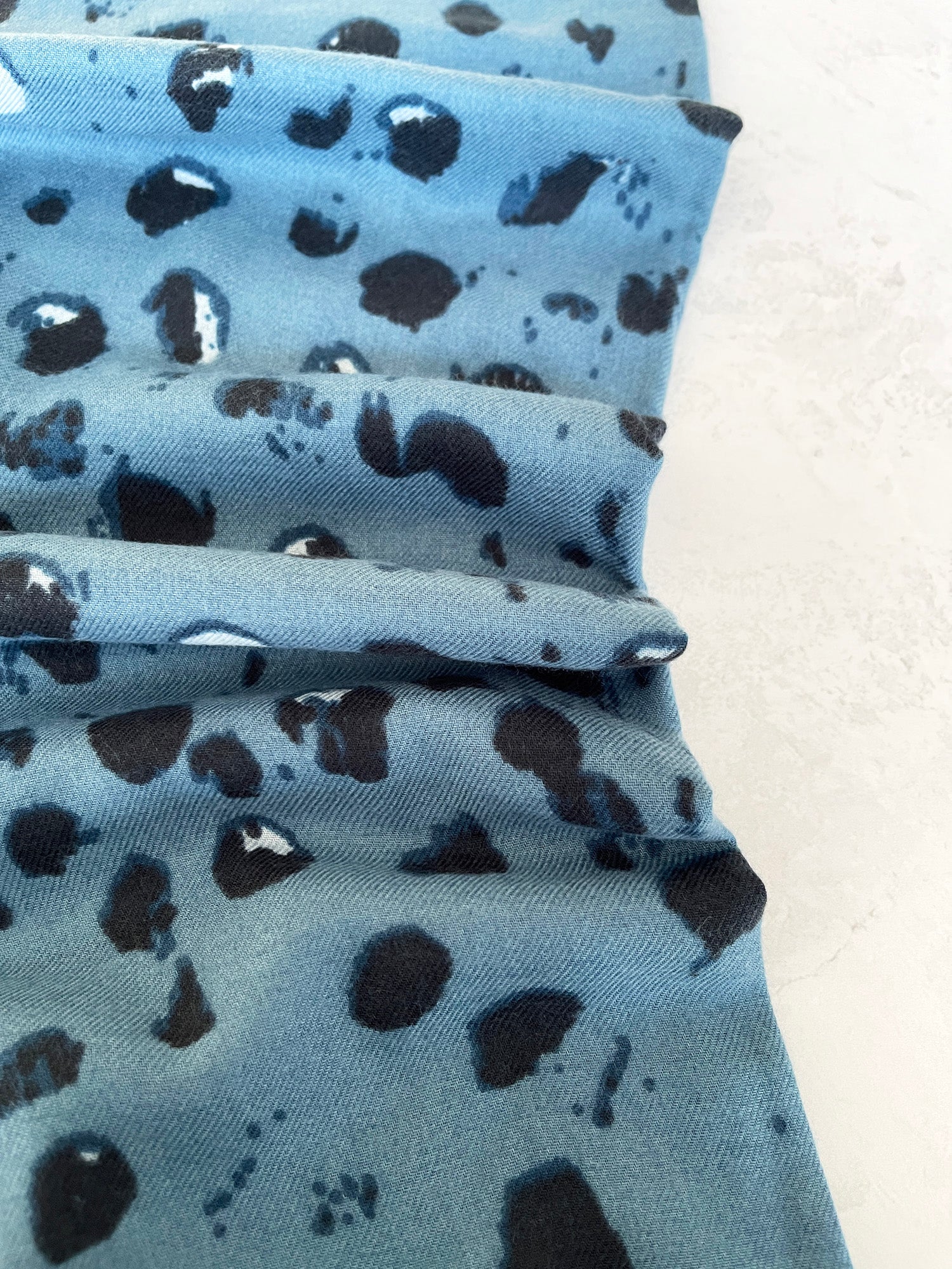LARGE BLUE WOOL SPOTTY LEOPARD PRINT SCARF