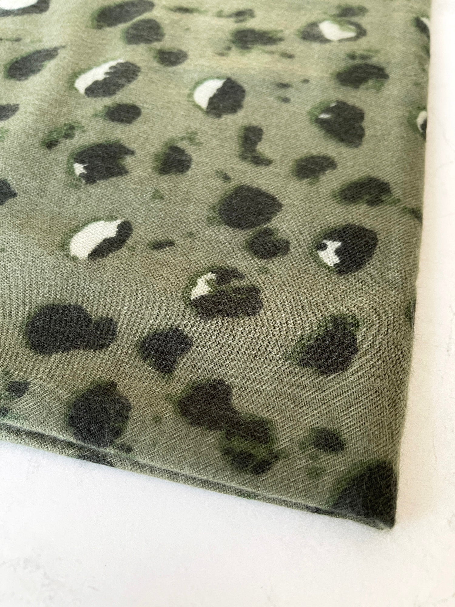 LARGE GREEN WOOL SPOTTY LEOPARD PRINT SCARF