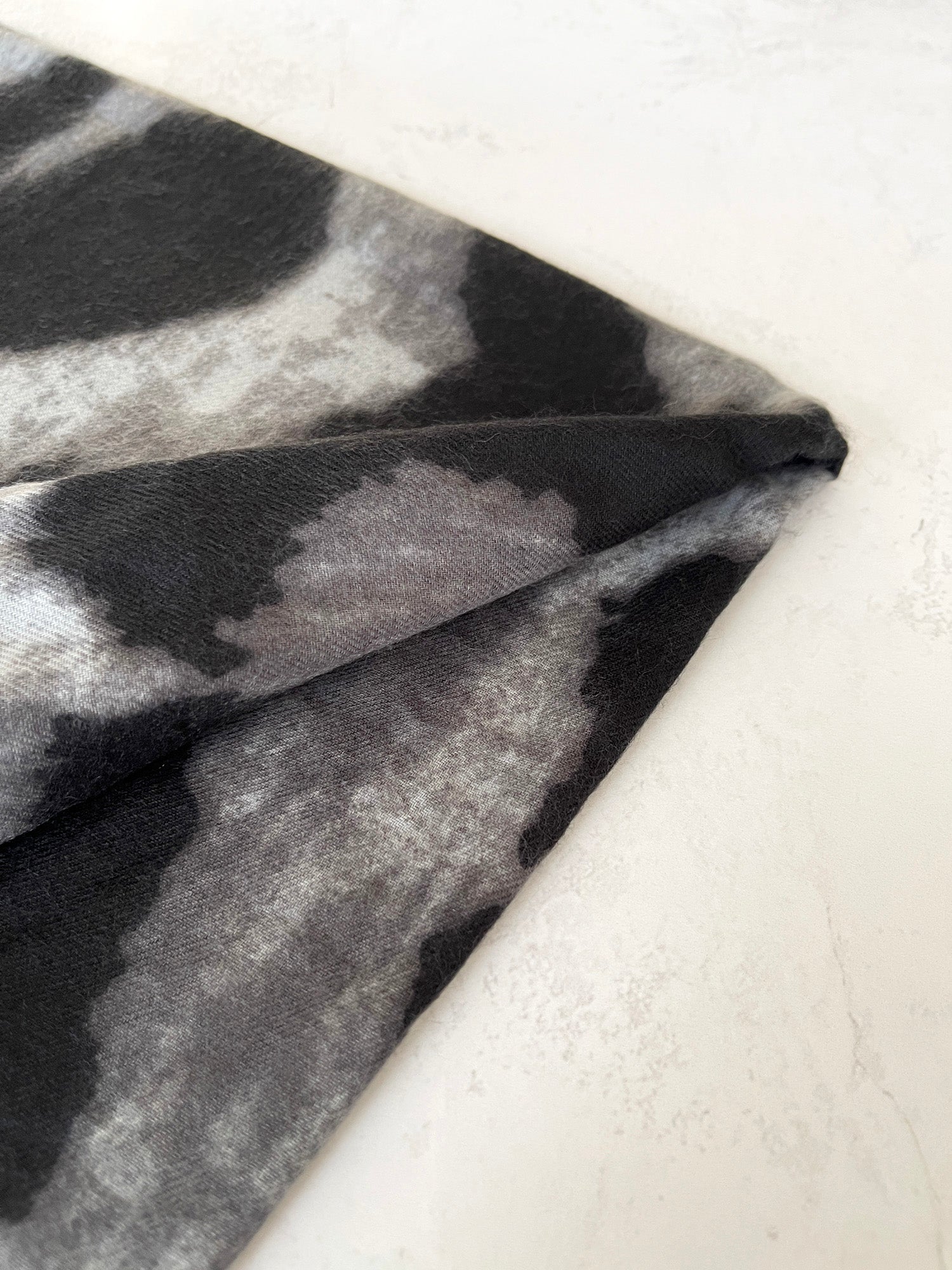 LARGE GREY WOOL BIG LEOPARD PRINT SCARF