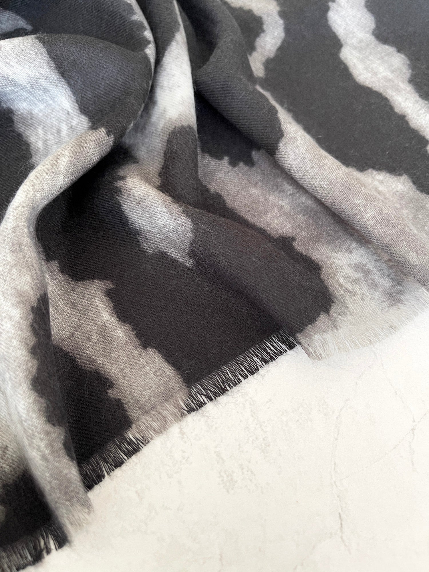 LARGE GREY WOOL BIG LEOPARD PRINT SCARF
