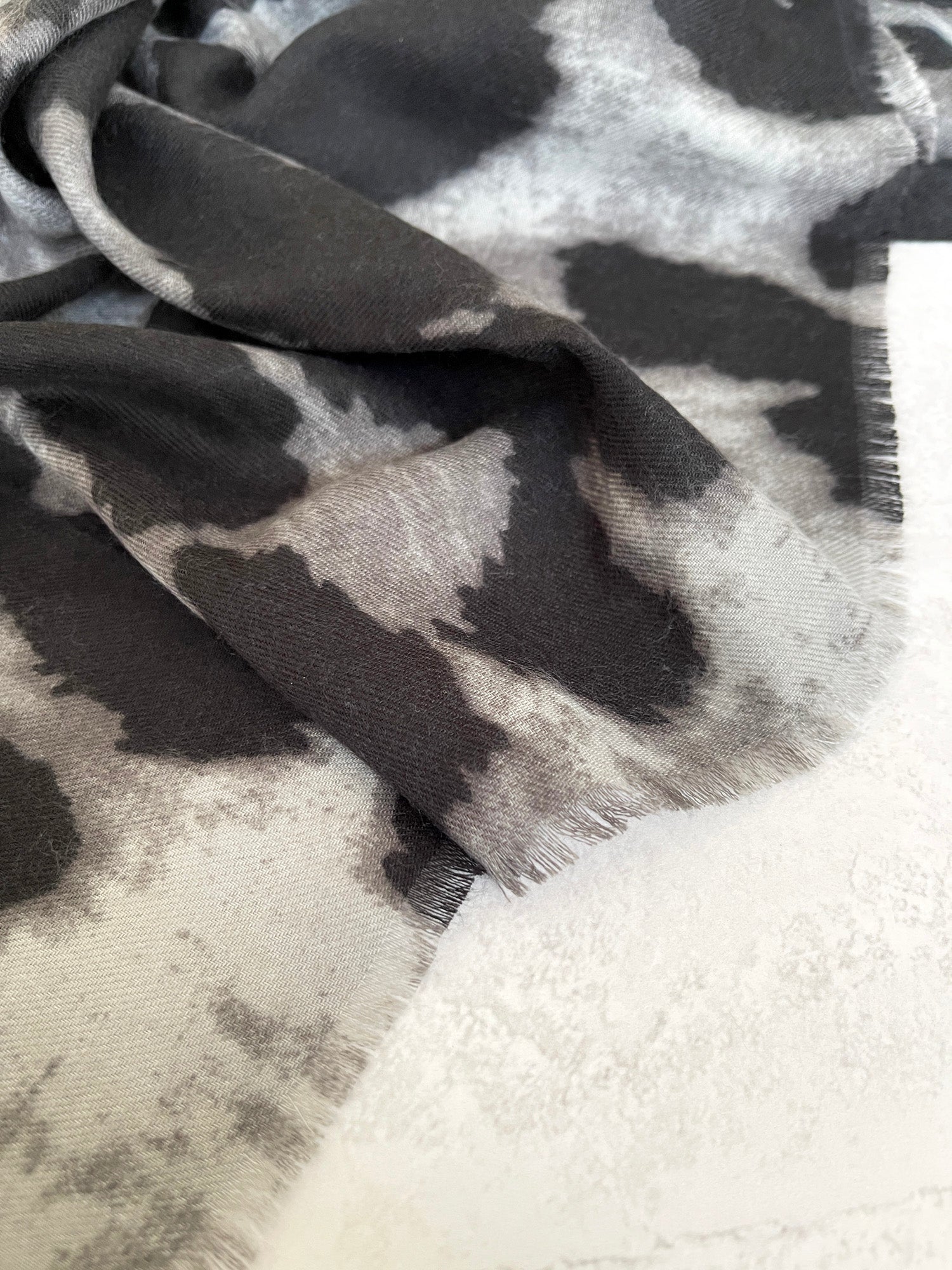 LARGE GREY WOOL BIG LEOPARD PRINT SCARF