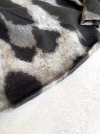 LARGE GREY WOOL BIG LEOPARD PRINT SCARF