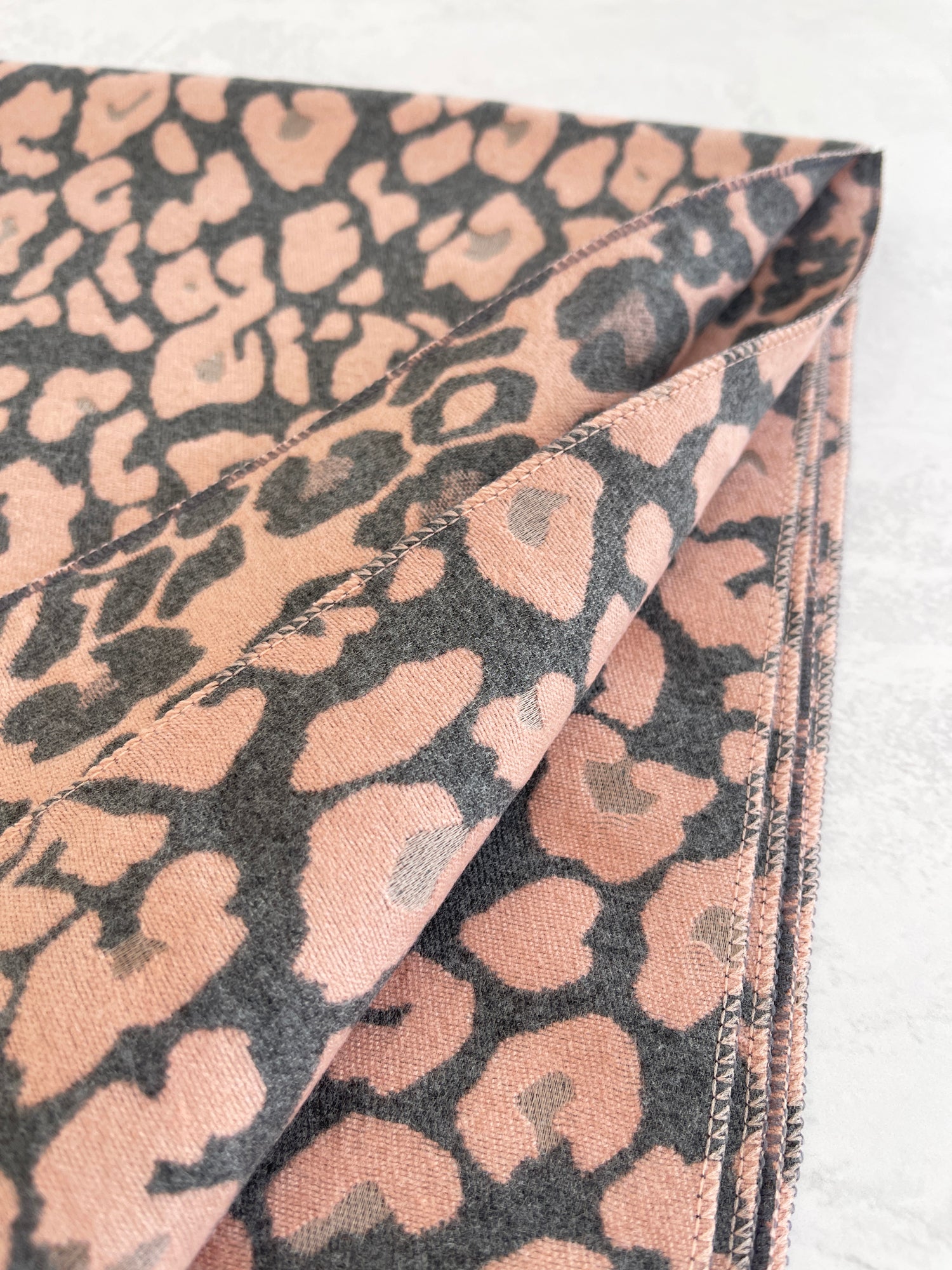 LARGE PINK LEOPARD PRINT REVERSIBLE WINTER SHAWL BLANKET SCARF