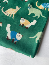 LIGHTWEIGHT GREEN SCARF WITH CATS